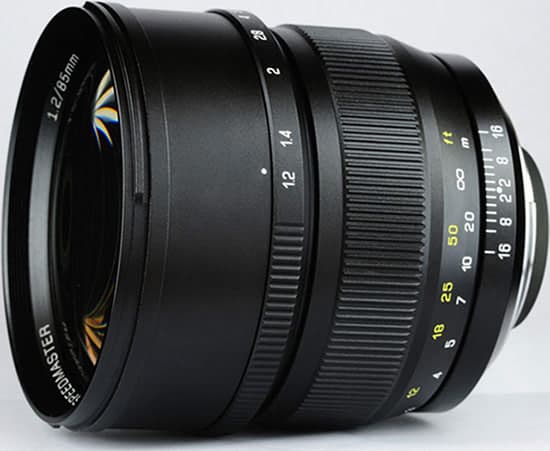 Оптическая схема объектива Mitakon Speedmaster 85mm F/1,2 включает девять элементов в шести группах