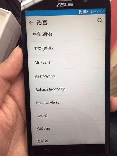 Смартфон Asus Zenfone 2 хоть и поддерживает LTE, но не оптимизирован в этом отношении для российского рынка