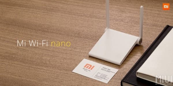 Mi Wi-Fi nano легко умещается на ладони, по габаритам роутер всего лишь вдвое больше обычной визитки