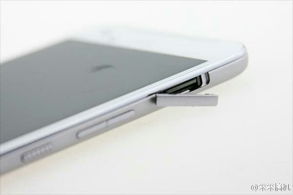 Появились живые фото смартфона HTC One X9