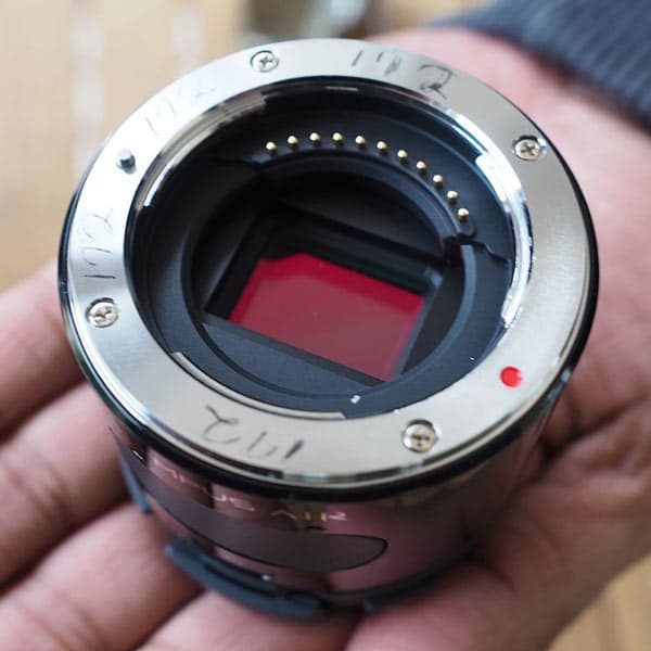 Olympus Air — камера, присоединяемая к смартфону и рассчитанная на объективы системы Micro Four Thirds 