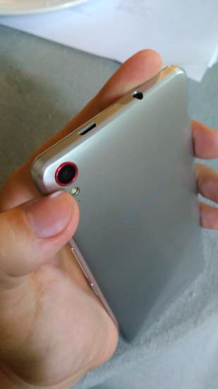 По словам руководителя проекта, 4000 мА·ч хватает, чтобы E500 работал в течение суток очень активного использования