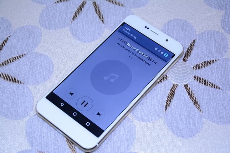 Смартфон Oukitel U6 засняли на видео