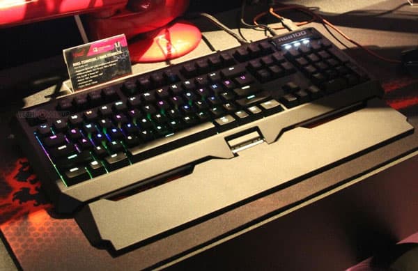 Игровая клавиатура Rosewill Mabelode RGB 100 оснащена полноцветной подсветкой