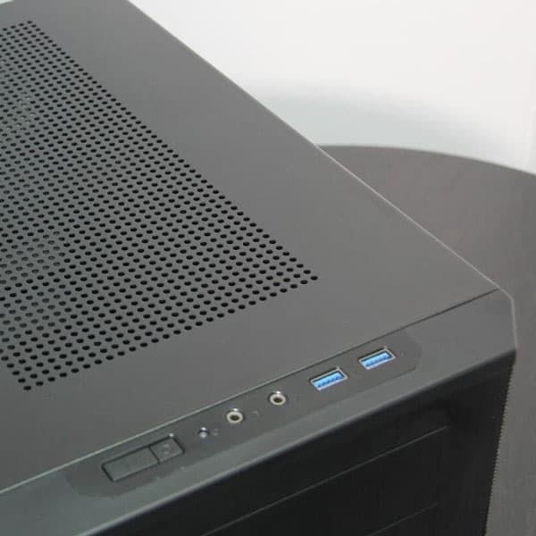 Корпус Fractal Design Core 500 рассчитан на платы типоразмера mini-ITX