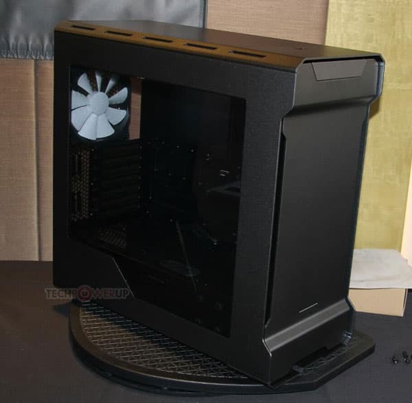 Корпус, получивший очевидное название Enthoo Evolv ATX, будет выпускаться в трех цветовых вариантах: черном, белом и сером