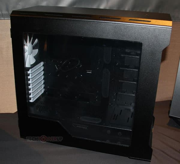 Корпус, получивший очевидное название Enthoo Evolv ATX, будет выпускаться в трех цветовых вариантах: черном, белом и сером