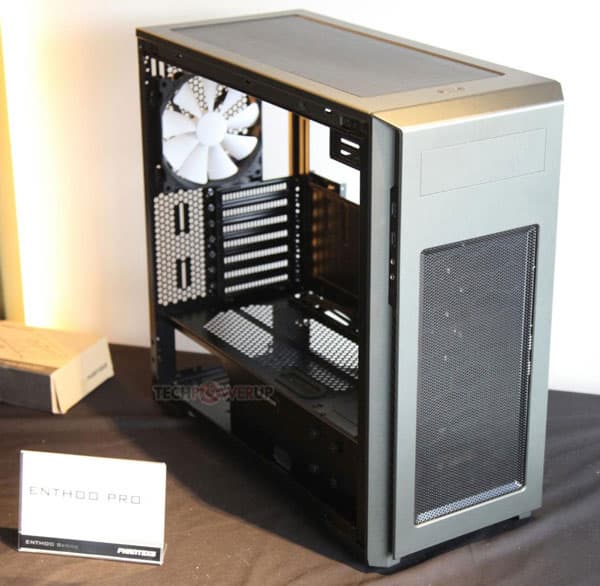 Внешне и компоновке этот категории Phanteks Enthoo Pro напоминает модель Enthoo Evolv ATX