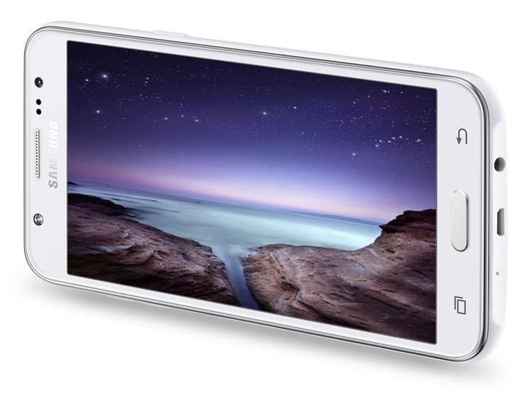 Цена Samsung Galaxy J5 примерно равна $225, Samsung Galaxy J7 — $290