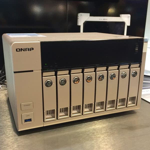 Сетевые хранилища серии QNAP TVS-x63+ предложены в золотистом варианте цветового оформления