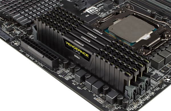 Наборы представлены в сериях Corsair Vengeance LPX и Dominator Platinum