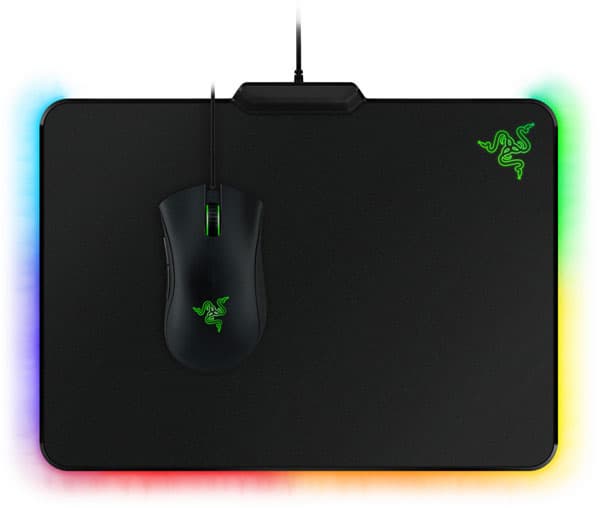 Игровой коврик Razer Firefly наделен настраиваемой подсветкой Chroma, которая способна отобразить 16,8 млн оттенков цвета