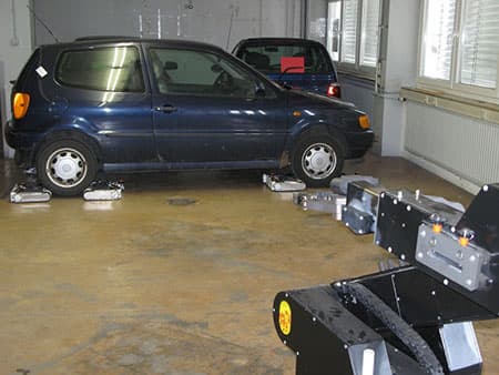 Роботы AVERT запаркуют автомобиль аккуратно и точно