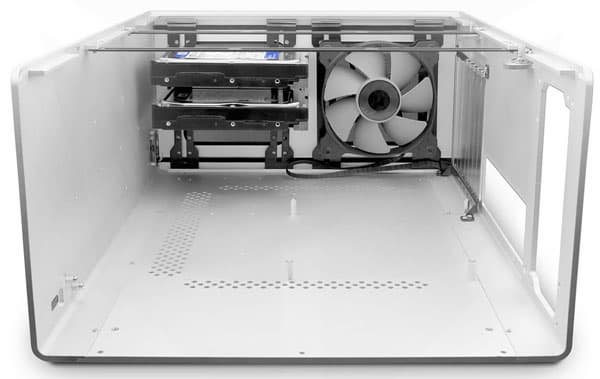 Корпус Streacom F12C выпускается в черном и серебристом вариантах