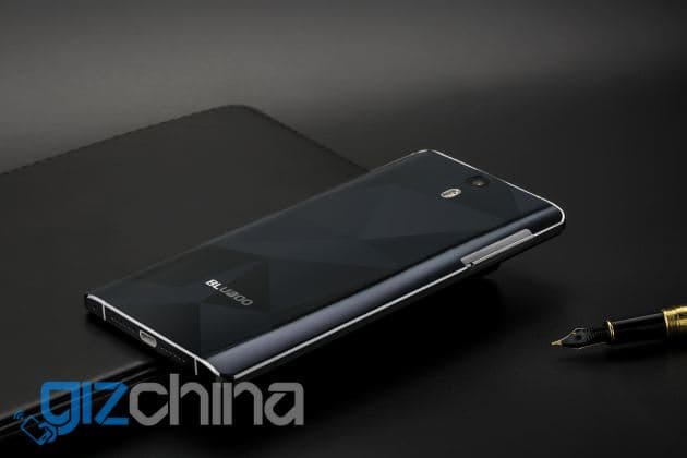 Появились живые фото смартфона Bluboo Xtouch