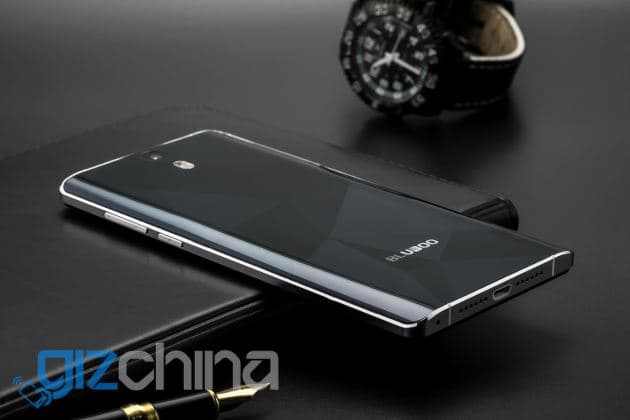 Появились живые фото смартфона Bluboo Xtouch