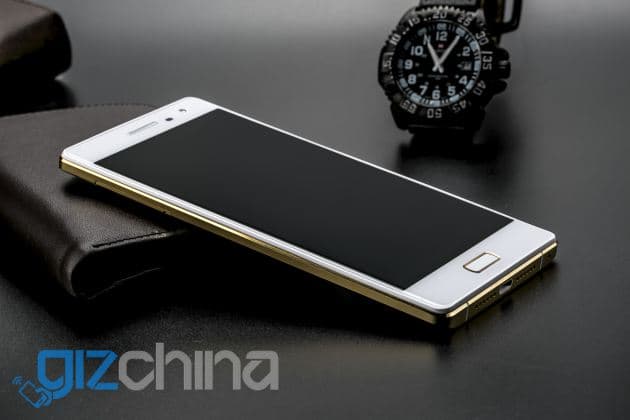 Появились живые фото смартфона Bluboo Xtouch