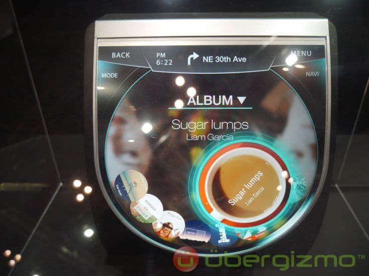 Sharp показала новые виды дисплеев Free Form Display