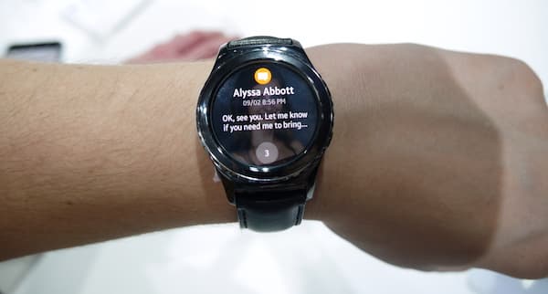 Модель Sport способна нормально работать и без смартфона, ее можно будет приобрести в версии с 3G + Bluetooth, и в версии только с Bluetooth