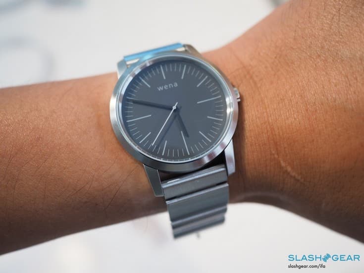 Часы Sony Wena предстали на живых фото