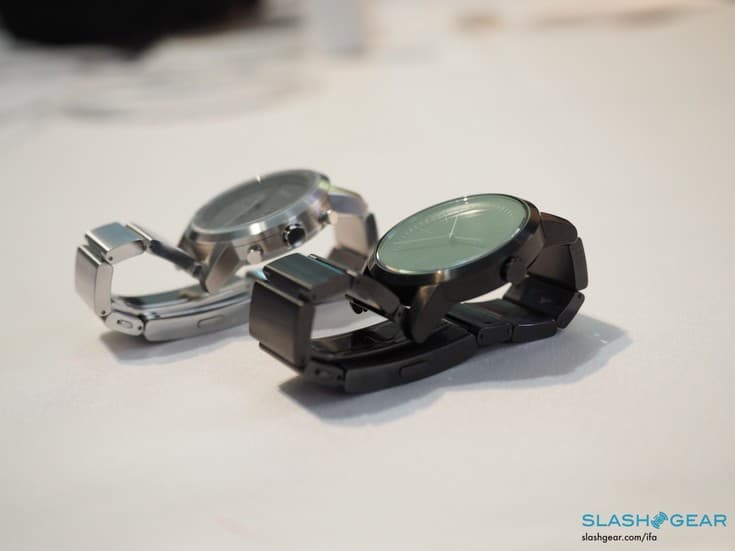 Часы Sony Wena предстали на живых фото