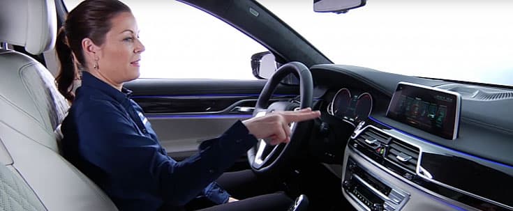 В «семерке» BMW 2016 модельного года используется управление жестами