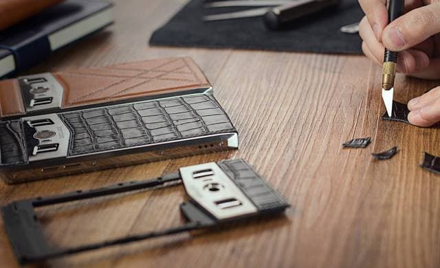 Смартфон Doogee T3 со вторым дисплеем, расположенным на верхней грани, поступит в продажу до конца месяца