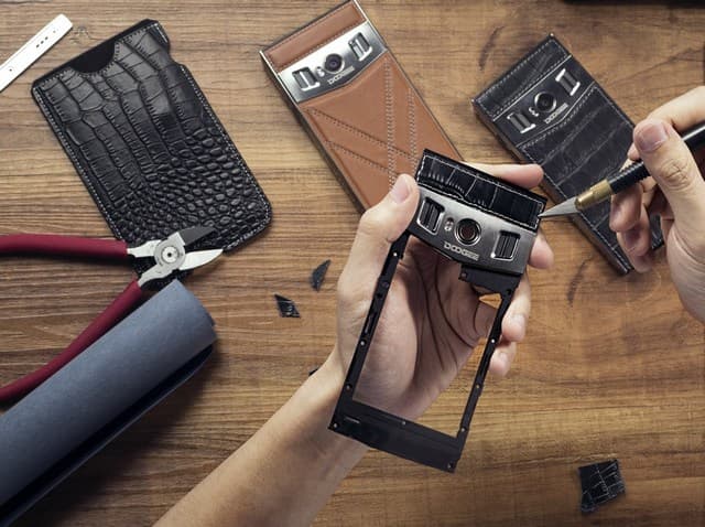 Смартфон Doogee T3 со вторым дисплеем, расположенным на верхней грани, поступит в продажу до конца месяца