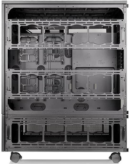 Конструкция Thermaltake Core WP200 собирается из корпусов W200 и P200