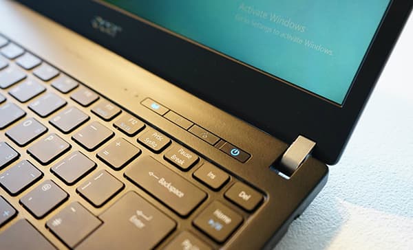 Acer TravelMate P658