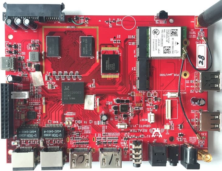 Zidoo X9s также оснащен портами SATA и шиной PCI-Express