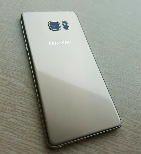 Опубликованы фотографии смартфона Samsung Galaxy Note7 и его упаковки 