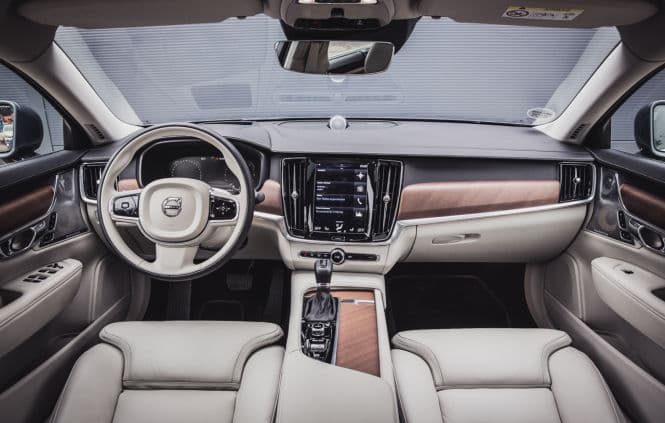 Главный дизайнер интерьера автомобилей Volvo перешел в Tesla