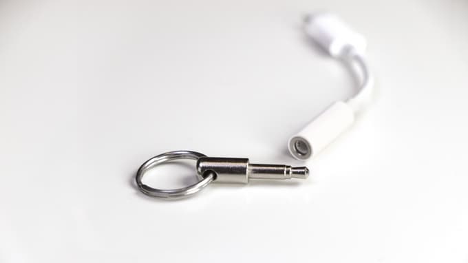 Брелок для ключей Dongle Dangler позволит владельцам iPhone 7 не терять переходник для наушников с разъемом 3,5 мм