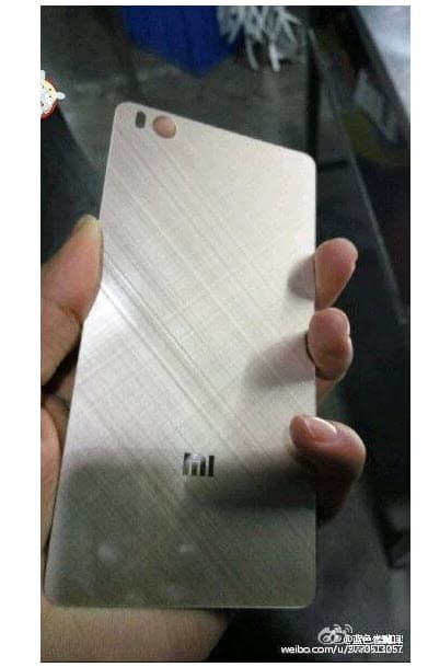 Появились фотографии задней панели смартфона Xiaomi Mi 5 