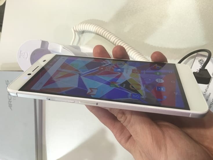 Archos представила смартфон Diamond 2 Plus