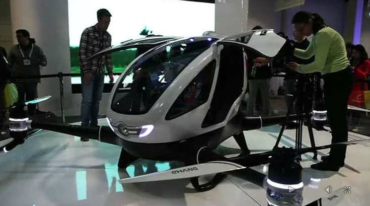 Дрон Ehang 184 может перевезти одного пассажира на расстояние около 35 км