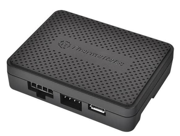 Устройства Thermaltake Riing LED RGB Radiator Fan TT Premium Edition имеют функциональную подсветку