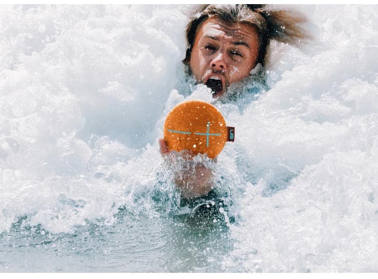 У своей предшественницы акустическая система UE Roll 2 унаследовала внешний вид, габариты и массу