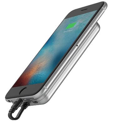 Портативный аккумулятор Scosche MagicMount для iPhone крепится к смартфону при помощи магнита