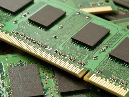 Выручка на рынке микросхем DRAM упала на 16,6%