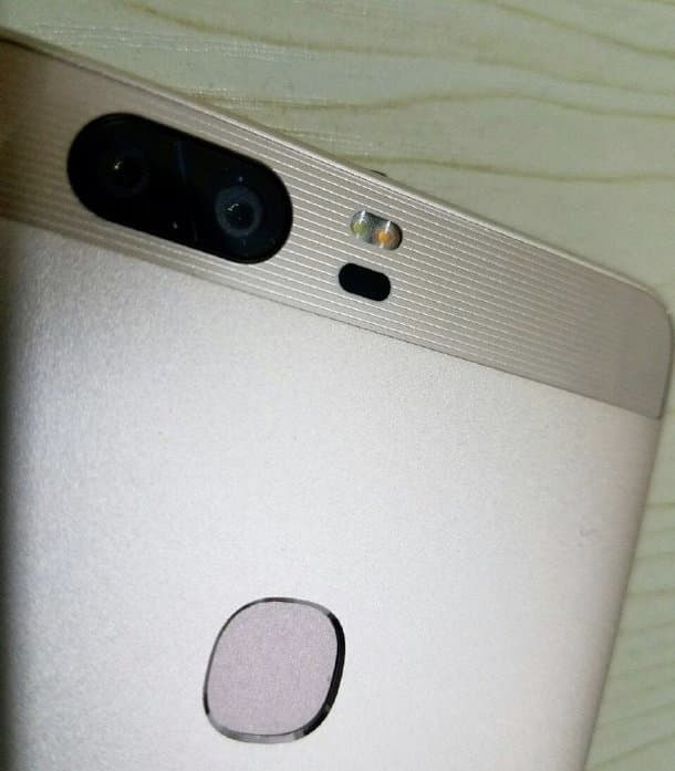 Опубликованы фотографии смартфона Huawei Honor V8 