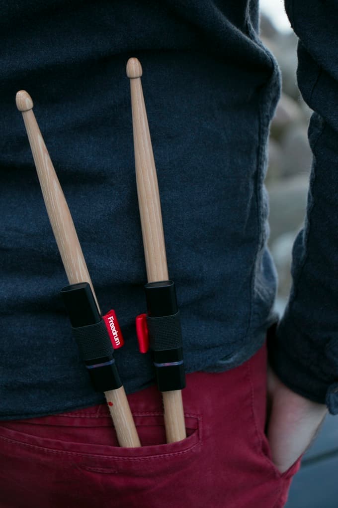 Устройство Freedrum позволит играть на барабанах, не имея самих барабанов