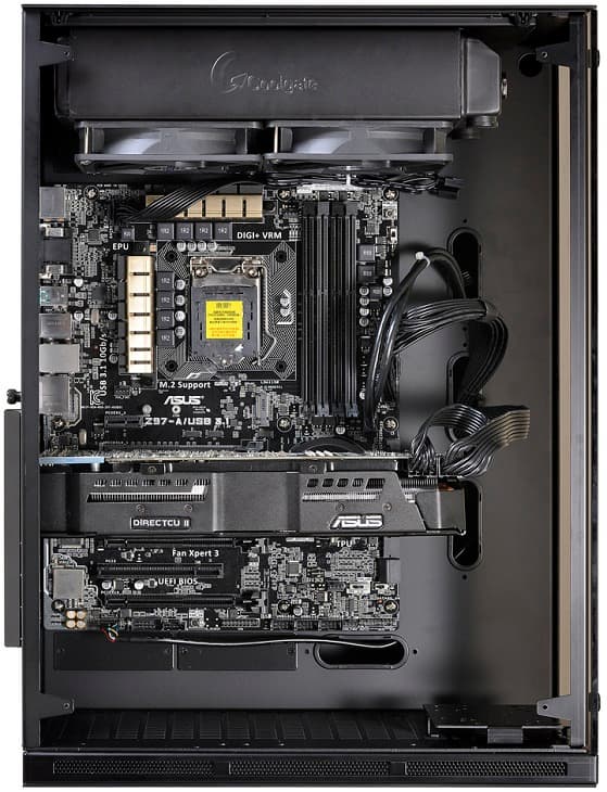 Корпус Lian-Li PC-O10 рассчитан на крупногабаритные системные платы и компактные БП