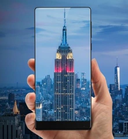 Смартфон Xiaomi Mi Mix выделяется на фоне конкурентов отсутствием рамок с трех сторон дисплея