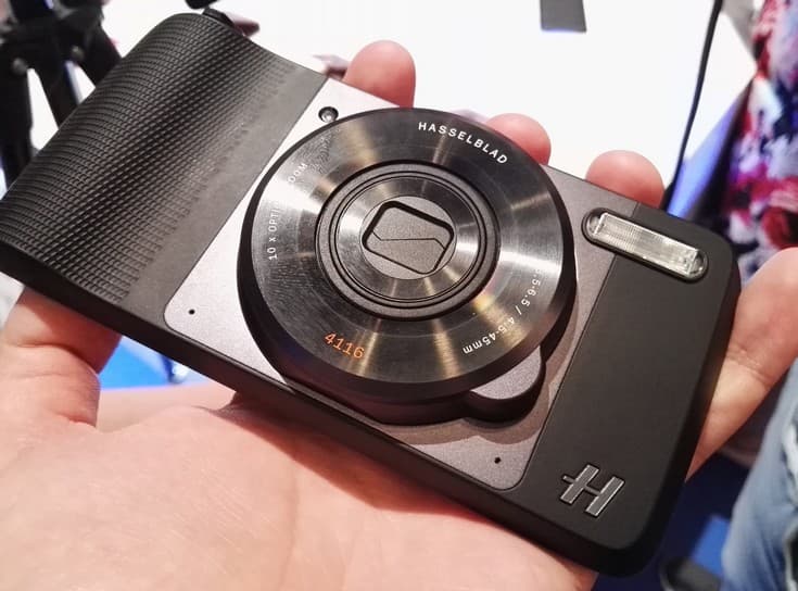 Модуль Hasselblad True Zoom характеризуется разрешением 12 Мп