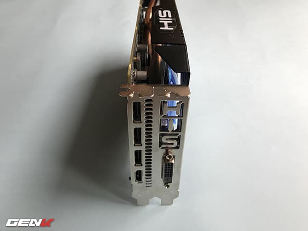 Конструкция системы охлаждения 3D-карты HIS Radeon RX 570 IceQ X2 включает две медные тепловые трубки и два вентилятора