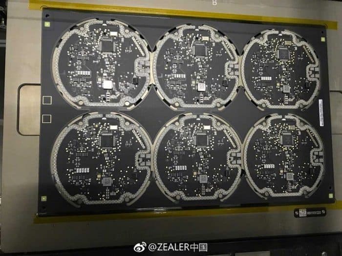 Опубликованы фотографии беспроводных ЗУ для новых смартфонов iPhone