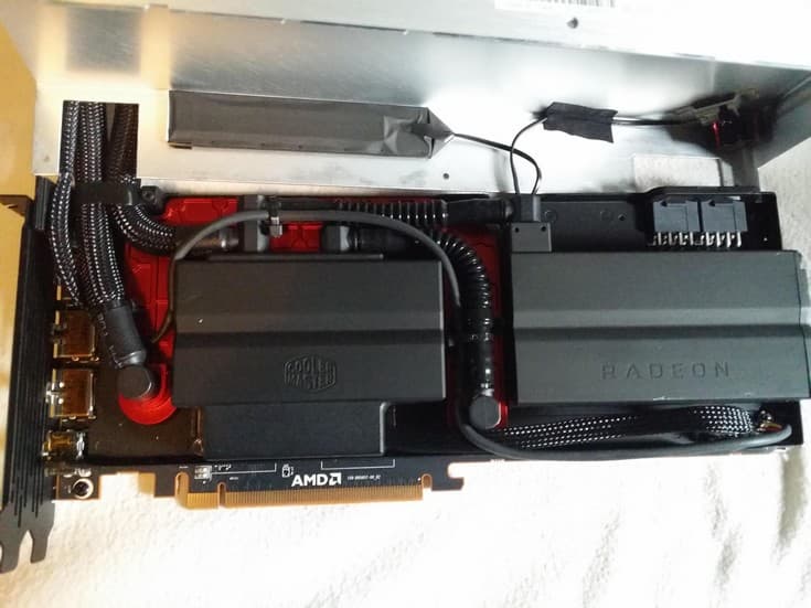 Radeon Vega 64 Liquid Cooled Edition разобрали и запечатлели внутреннее строение