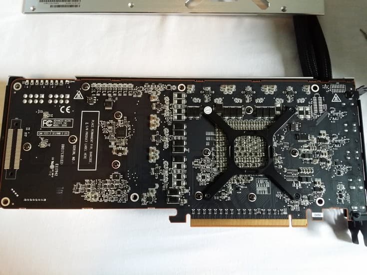 Radeon Vega 64 Liquid Cooled Edition разобрали и запечатлели внутреннее строение